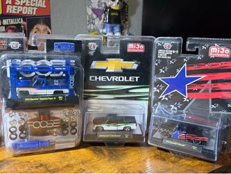 M2 Machines Model kit & 1:64 Die-cast cars