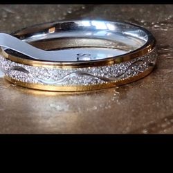 Exquisite Frosting Wedding Ring. sz 8