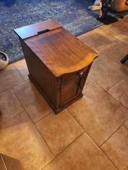 Side Table w power hook up