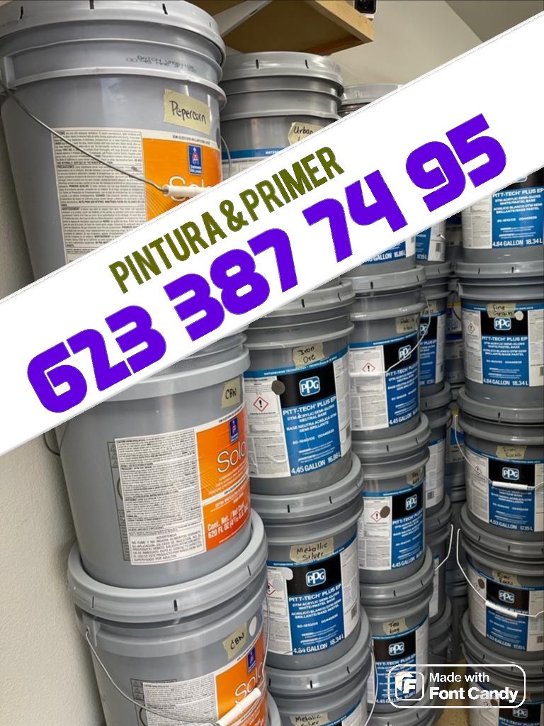 Variedad De Pintura Y Material