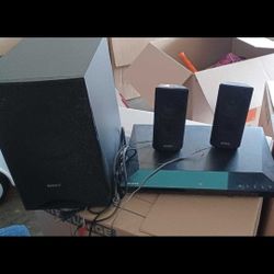 SONY SURROUND SYSTEM AND DVD PLAYER 