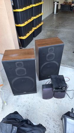 Pair of Vintage Floor Standing Speakers INCLUDES Phillips CD player with speakers
