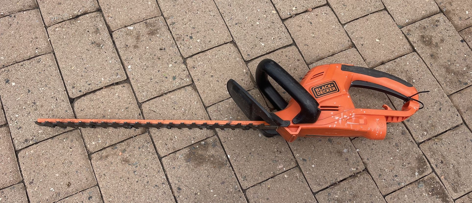 BLACK+DECKER 22” hedge trimmer