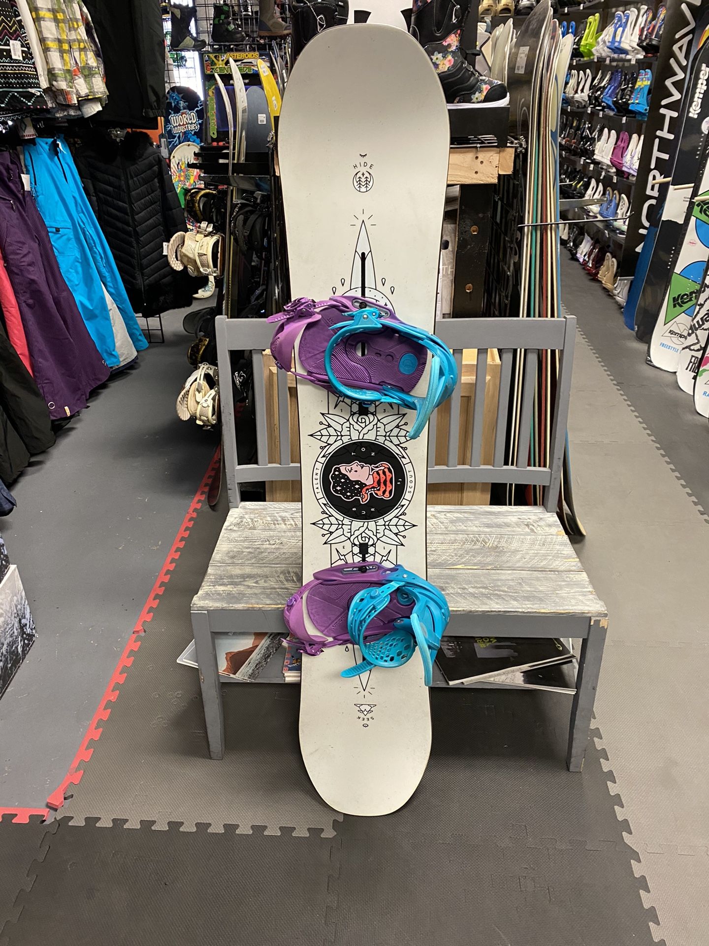 New Burton Talent Scout 151 snowboard with Burton Lexa Est New Burton Talent Scout 151 snowboard with Burton Lexa Est