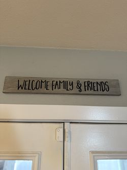 Wall Decor- “welcome Family And Friends”