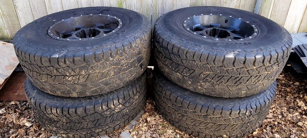 35 X 12.50R17LT wheels