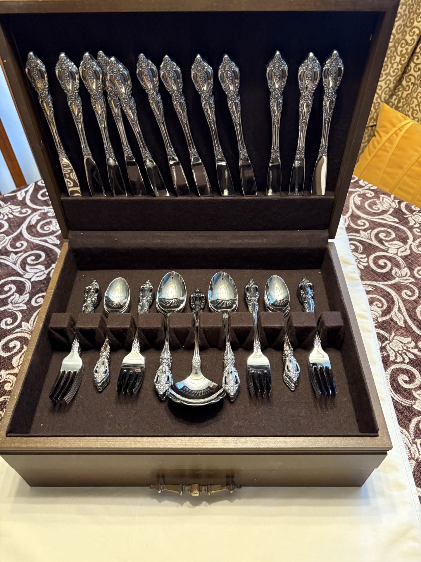 Oneida Michelangelo Flatware - 12 - 5pc Place Setting & 8 Serving Pieces