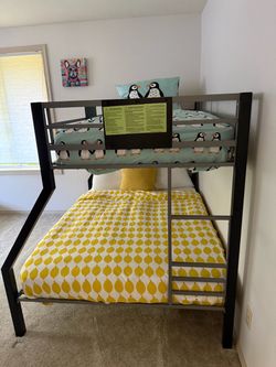 Metal twin over Full Bunk Bed2 with mattress and bedding x2