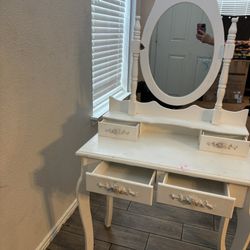 White Vanity Table with Mirror & Stool – Vintage Style (Needs TLC)