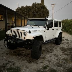 White 2013 Jeep Rubicon 