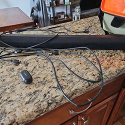 POLK SOUND BAR WITH REMOTE