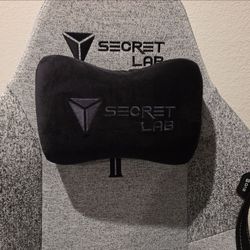 SECRET LABS TITAN EVO OREO GAMING CHAIR