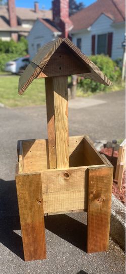 Wishing well planter box