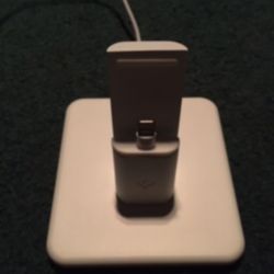 twelve south HiRise adjustable charging stand for iPhone + iPad