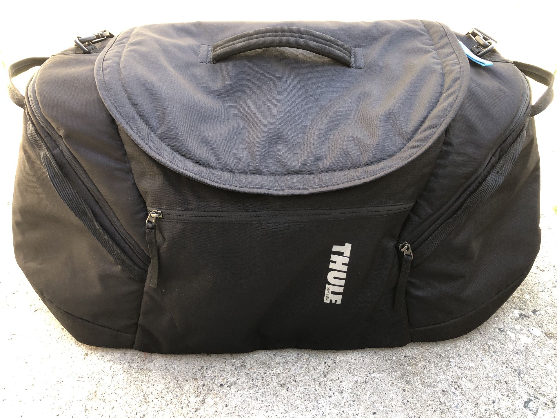 Thule Duffle Bag Good Storage Space For All Different Outdoor Sports . In excellent condition $70 firm