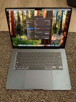 MacBook Air 15” M2 in Midnight