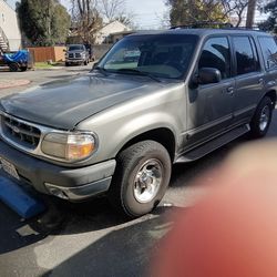 2001 Ford Explorer