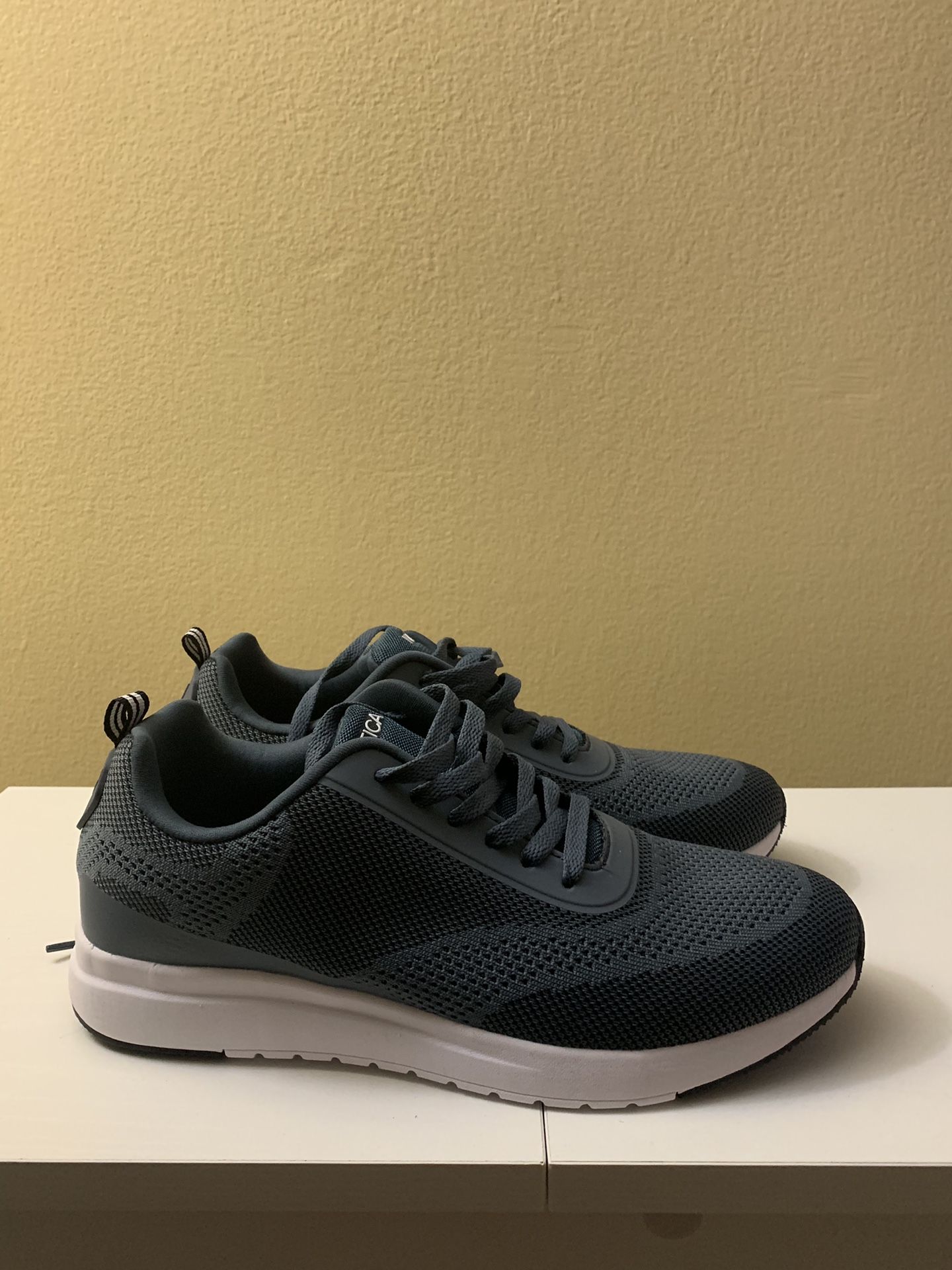 Acis Sport Size 10