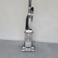 Shark Vaccum Cleaner 