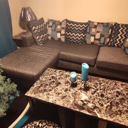 Living Room Sectional With 3 Tables 