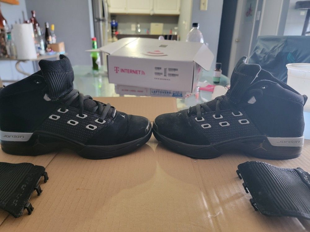 AIR JORDAN RETRO 17 BLK/SLV SIZE 6.5