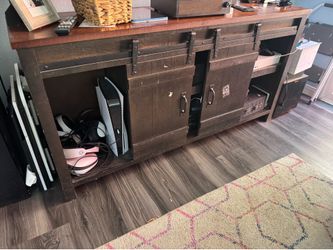 Tv stand with working barn doors