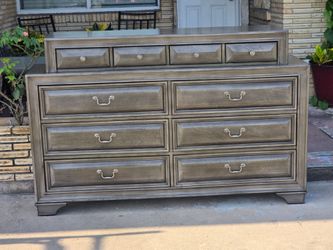 DRESSER