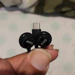 AKG Earbuds With USB Type C connector 