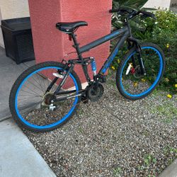 Genesis V2100 mountain bike 26in