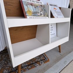 Children’s Book Shelf