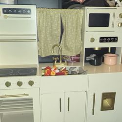 Play Kitchen 