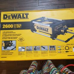 DEWALT 2600 PSI 1.1 GPM 15 Amp Cold Water Electric Pressure Washer with Internal Equipment Storage