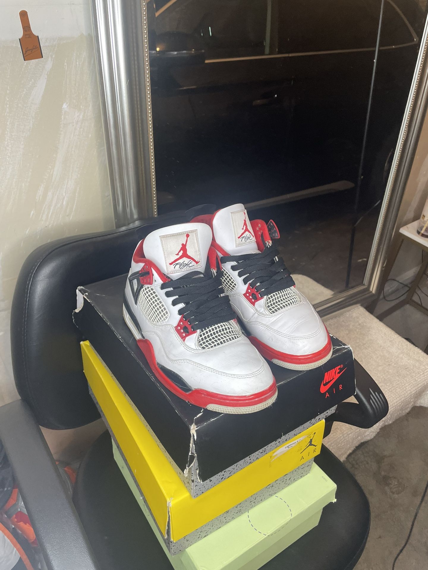 Jordan 4 Red Thunder