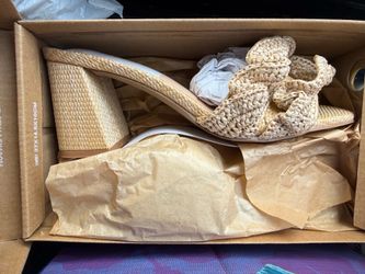 Women’s Woven Raffia Sandals Size 7.5 – New in Box