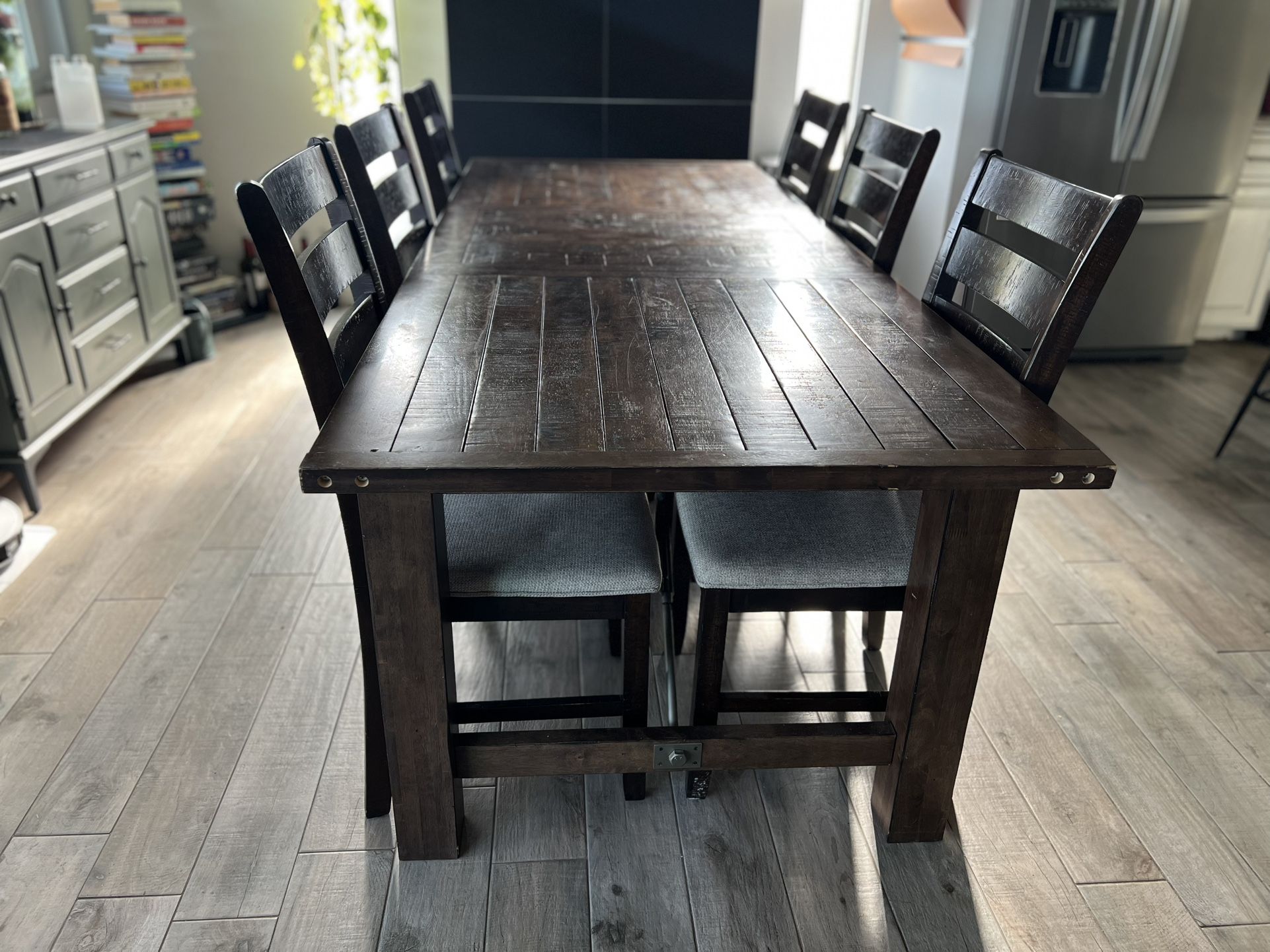 Extendable Dining Table & Chairs