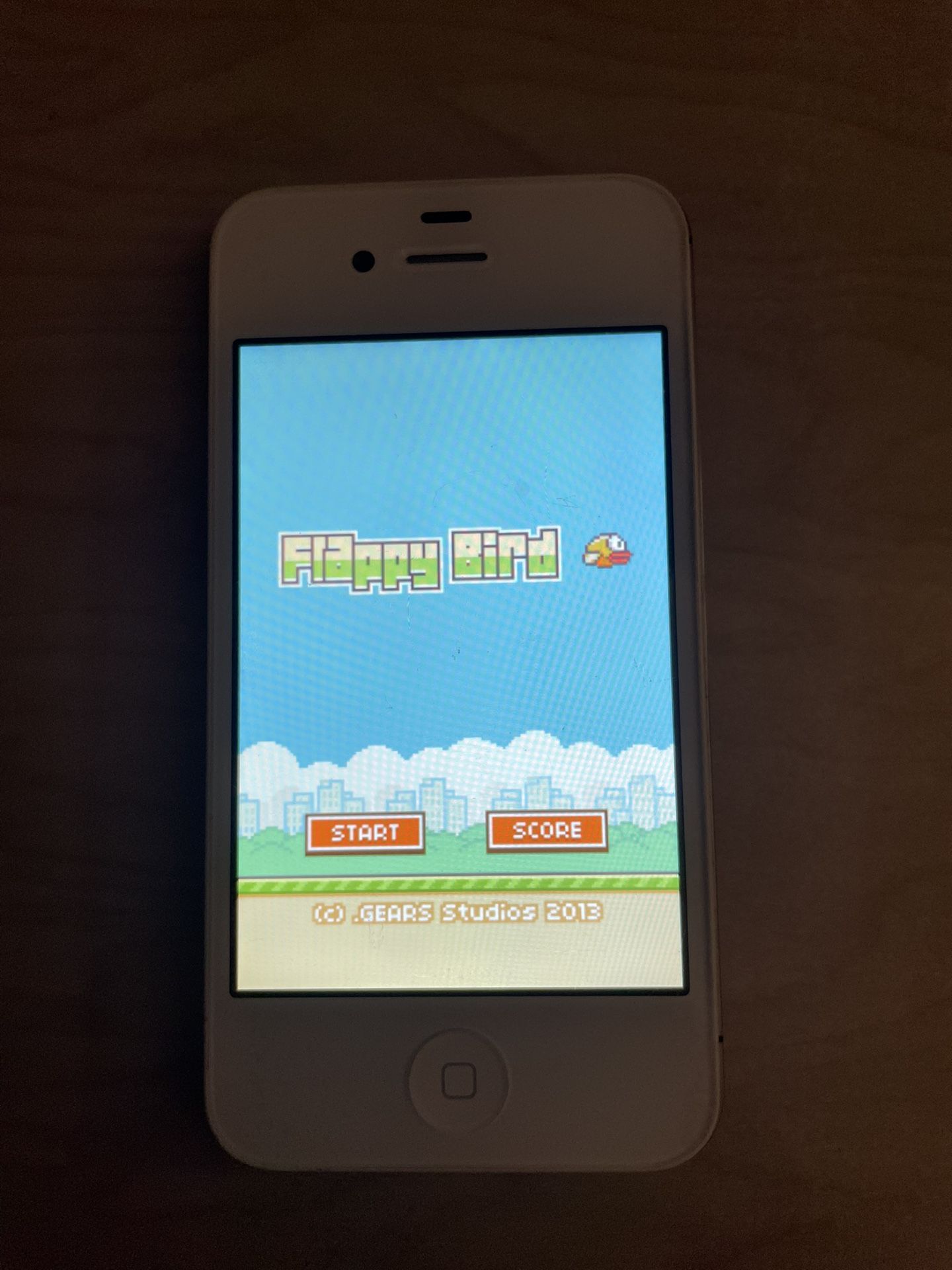 iPhone 4S With Flappy Bird