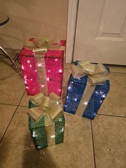 Set of 3 Plug In Lighted Decoration Gifts