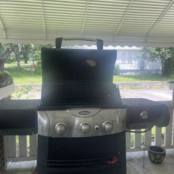 Gas Barbecue good Used Condition pet and smoke Free home 