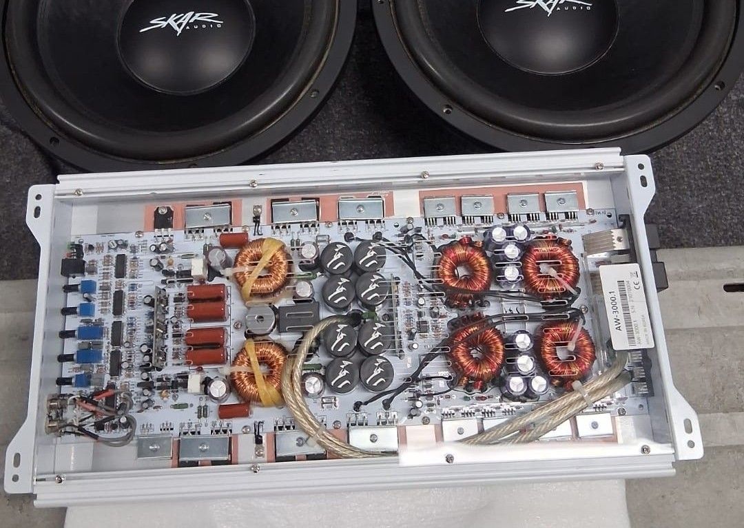 2 Ddx 15 With Box And Amplifier Arctic Wolf Amp $649