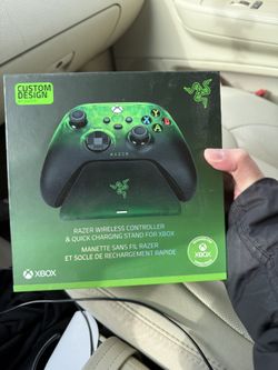 Razer Xbox Controller With Charging Stand *SEALED*