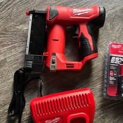 Milwaukee 23GA Pin Nail 1/2”-1-3/8”(13mm-35mm) Combo HIGH OUTPUT CP2.5 And Charge 