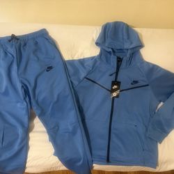 Female Nike Sweatsuit … X-Large 