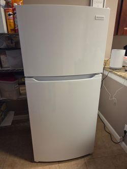 Frigidaire Refrigerator - OBO