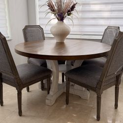 54 Inch Round Table For 4 Excellent Condition With Or Without Chairs 