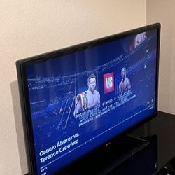 32” Flat Screen TV With Remote 