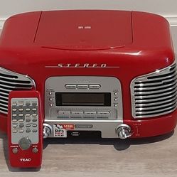 AM/FM Radio And CD Player With Remote