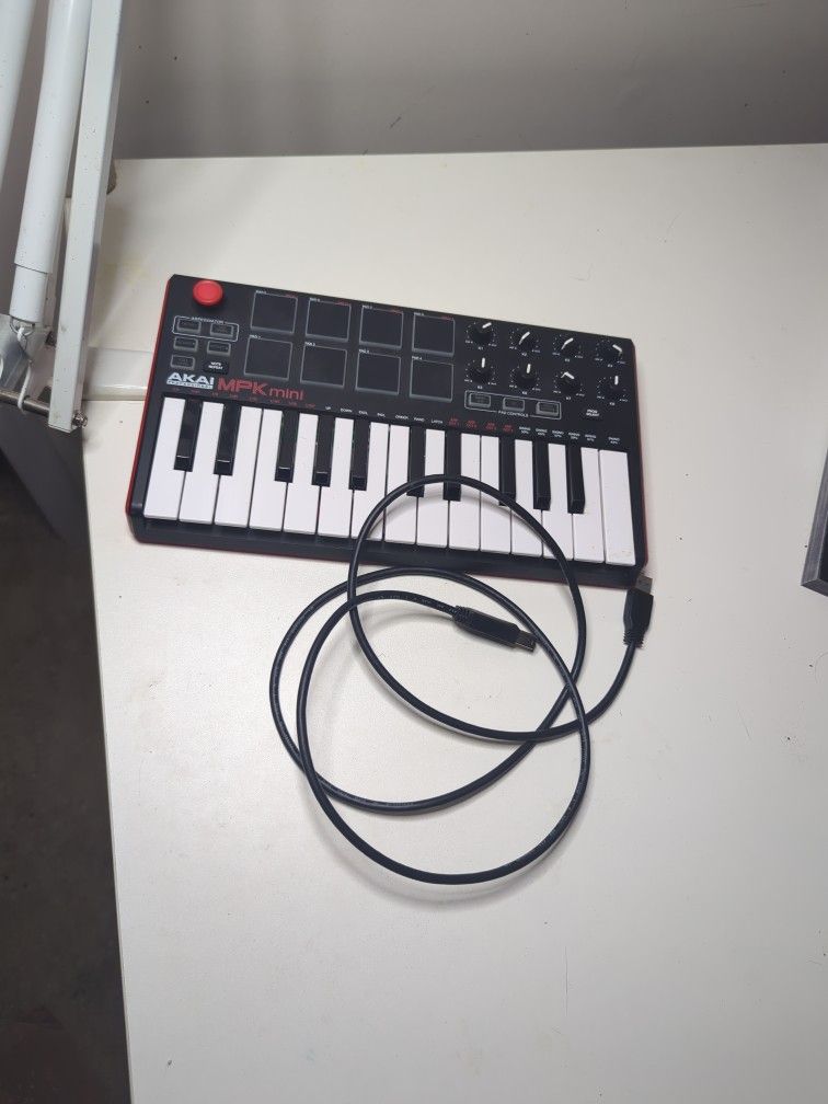 Akai MPK Mini 