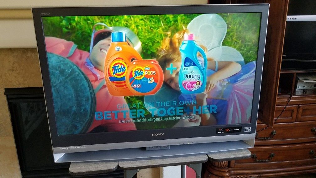 REDUCED!Sony 42" LCD projection TV. Blowout