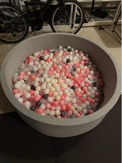 Foam ball pit