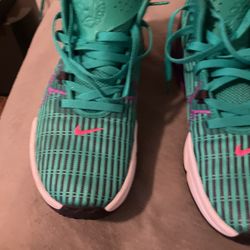 Nike LeBron Witness Shoes 6 Size 9.5